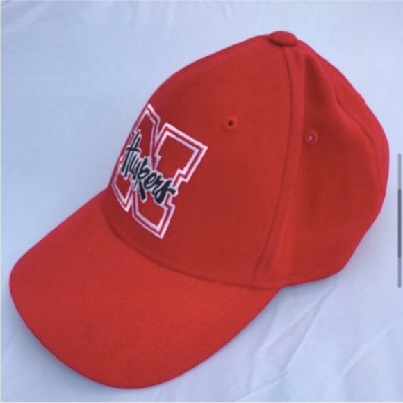 Captivating Headgear Nebraska Cornhuskers Adjustable Ball Cap - Picture 4 of 15